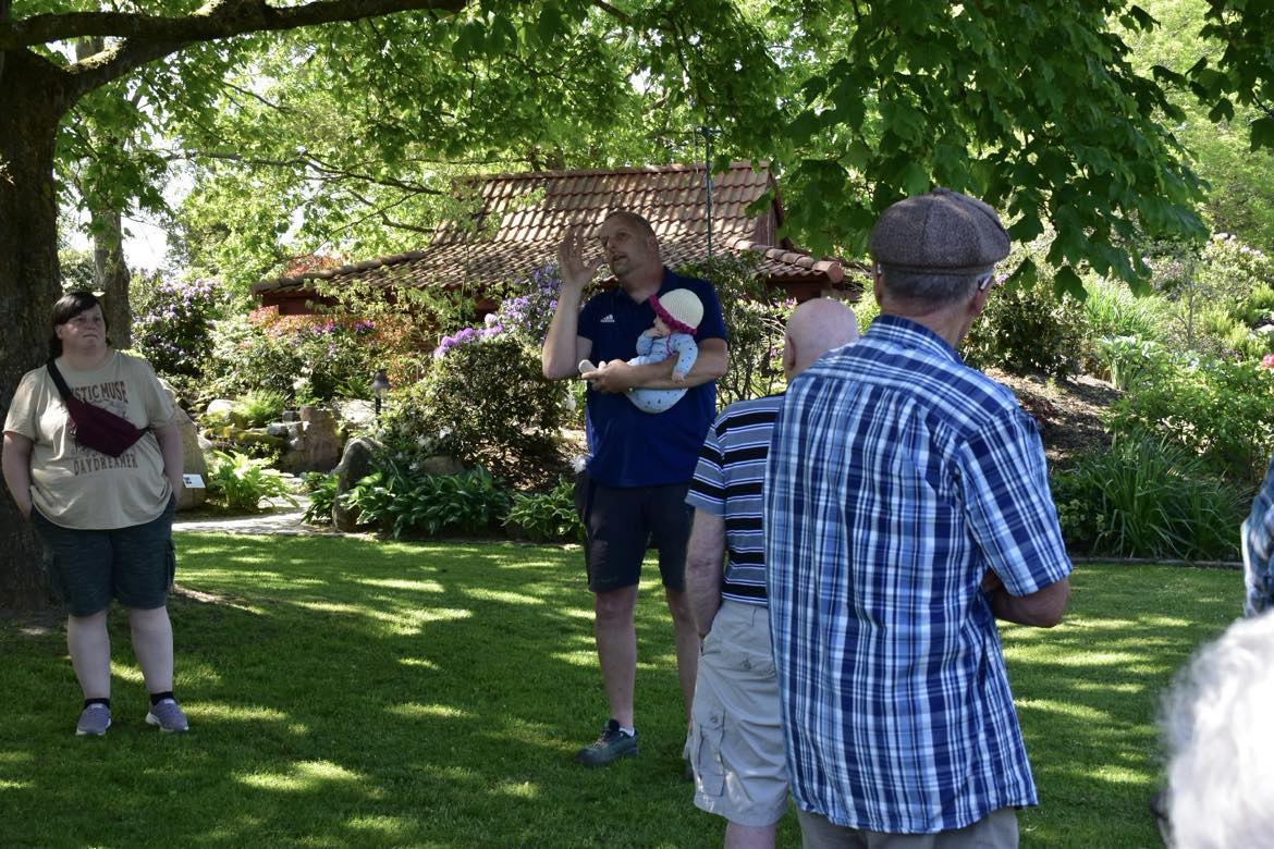 Aften havevandring med Dennis i Juli haven & kagetapas i Grillhytten