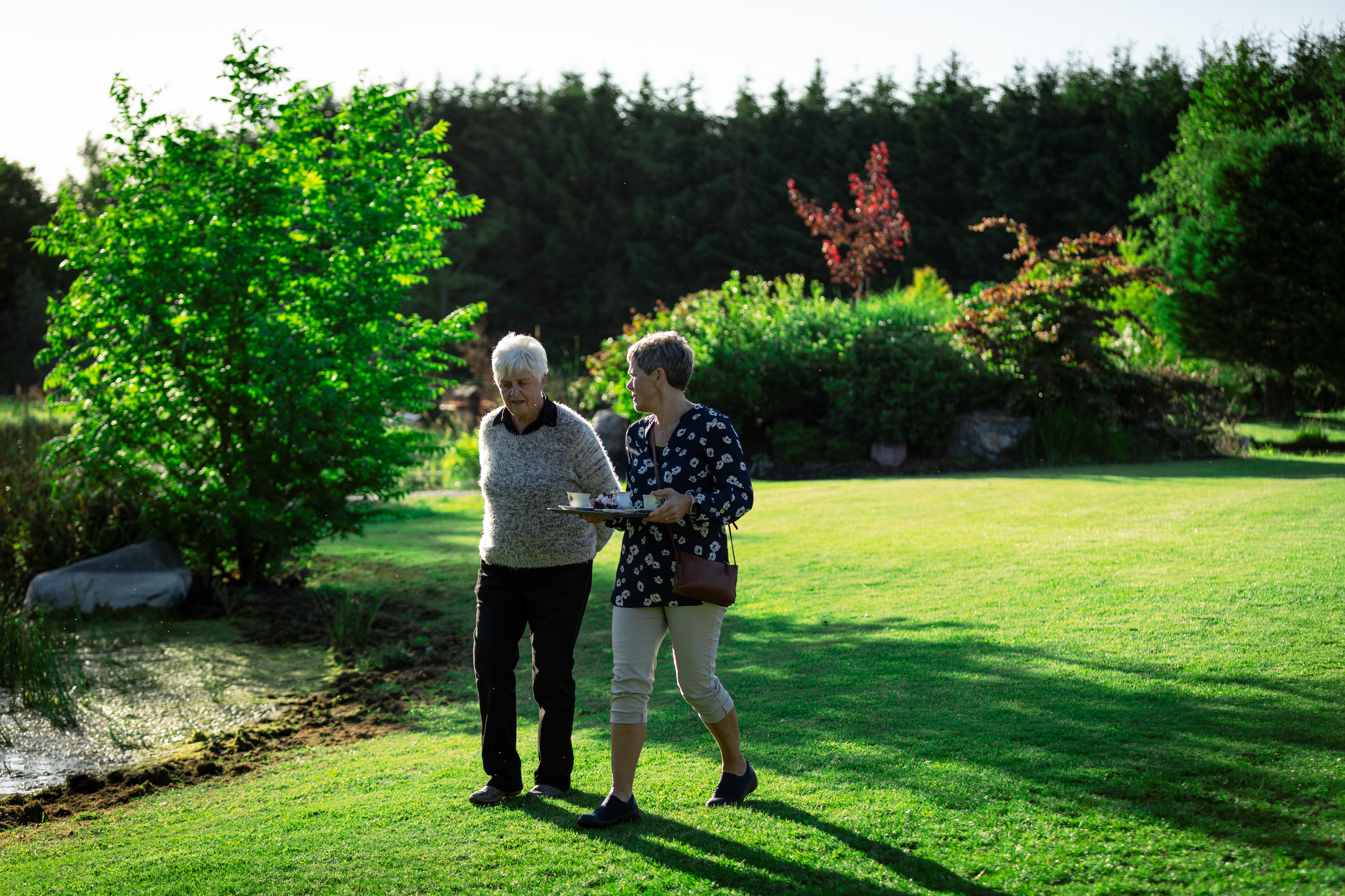 Intim MAJ havevandring med Dennis & kagetapas i Grillhytten